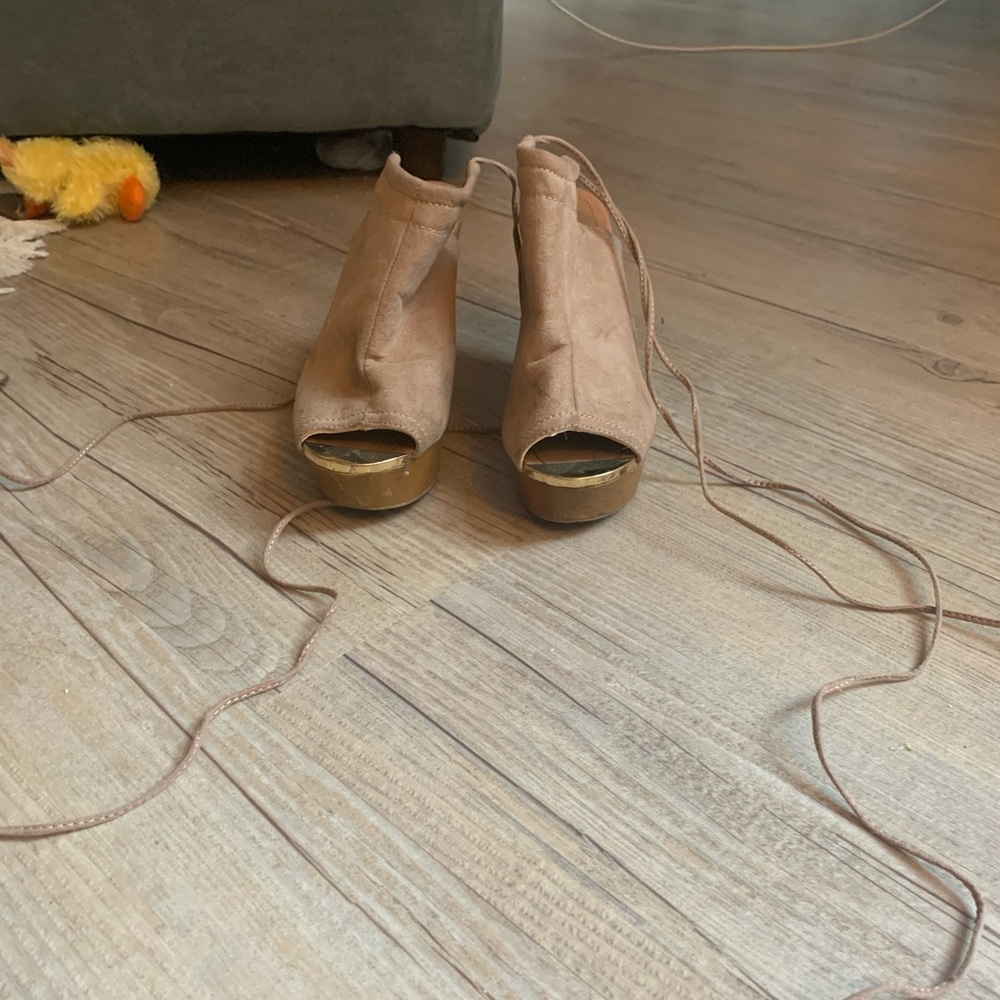 Nude wedges